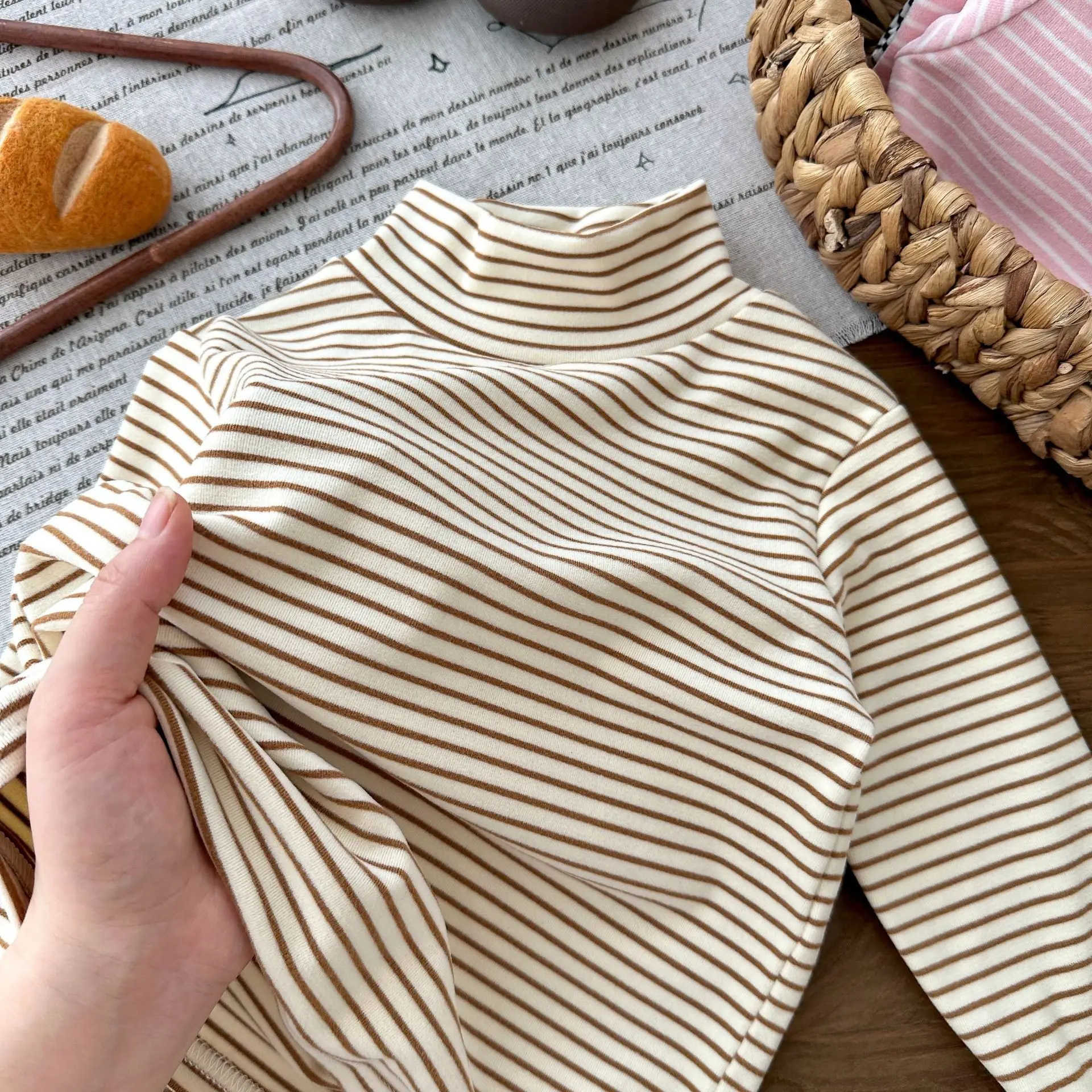 Camiseta térmica de rayas con cuello alto para niños - imagen 4