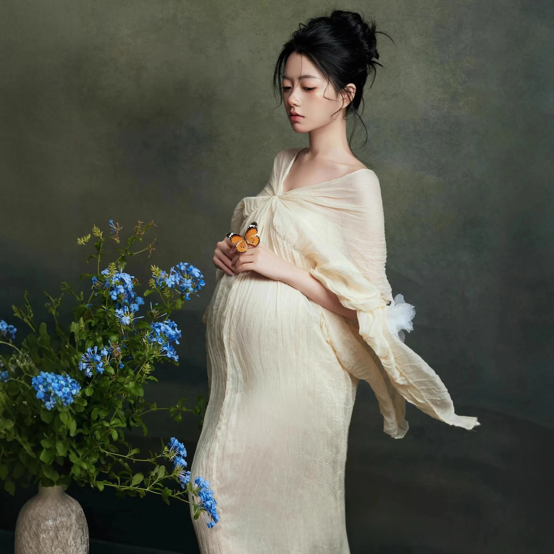 Vestido de maternidad blanco estilo griego – Elegante para sesión de fotos - imagen 5