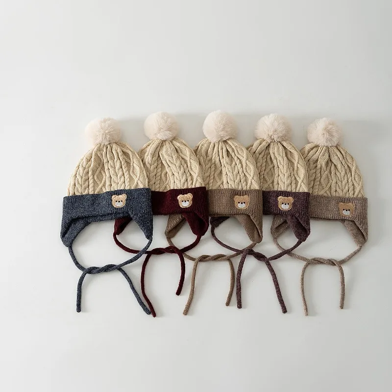 Gorro infantil INS con pompón de oso y orejeras para invierno - imagen 4