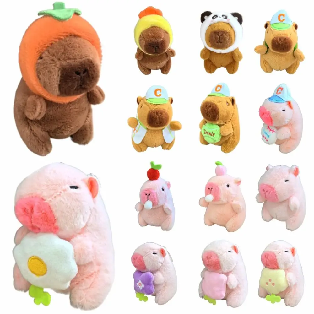 Capybara de peluche multicolor mostrando su diseño de dibujos animados