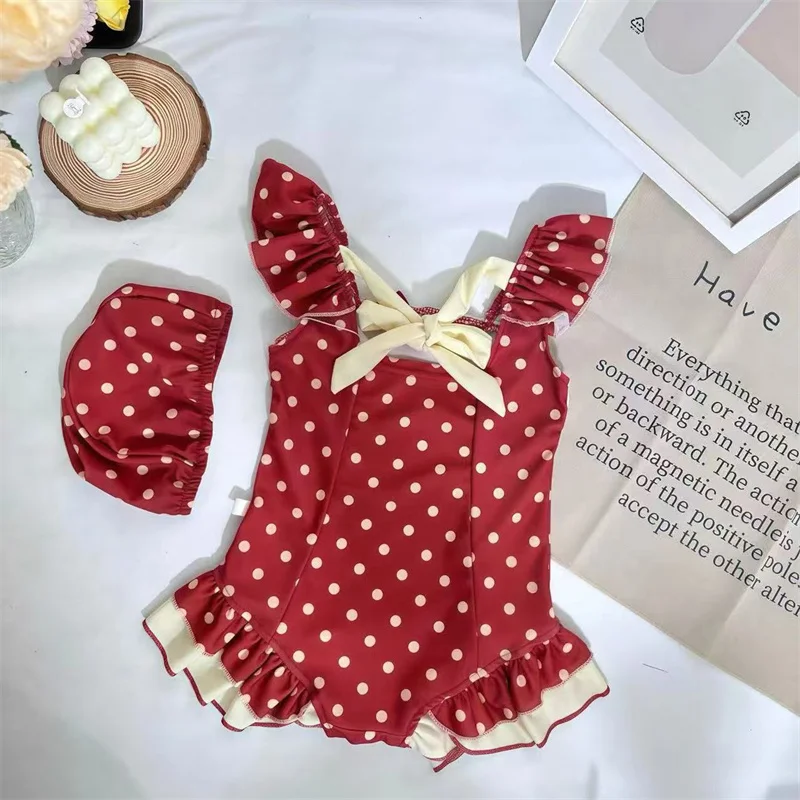 Detalle del traje de baño para niñas