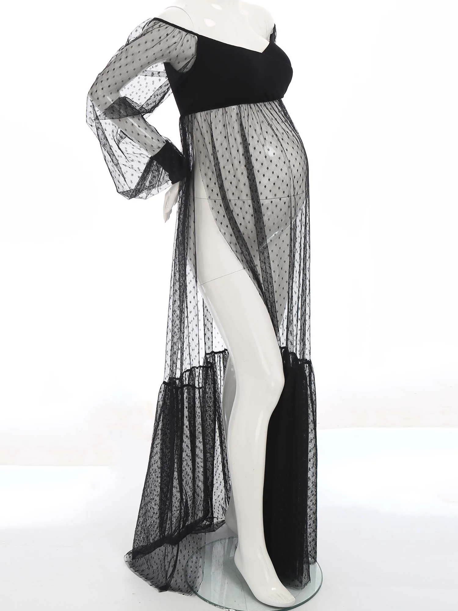 Vestido de maternidad de lunares con hombros descubiertos y tul
