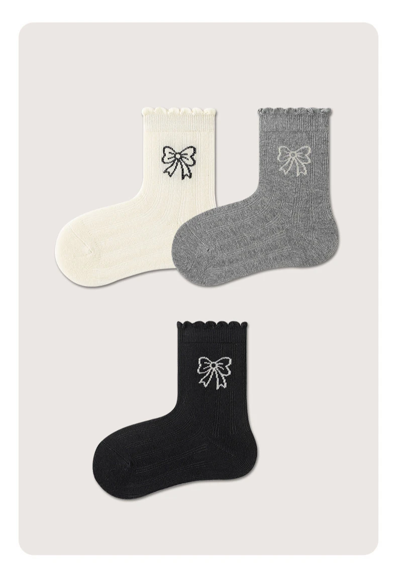 Calcetines con lazo blanco y negro