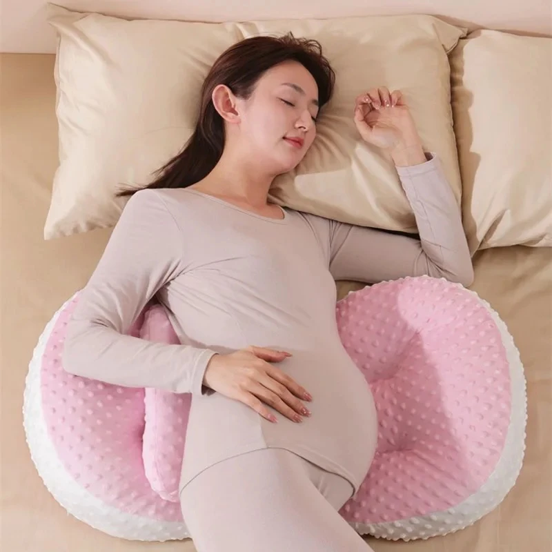 Detalle del tejido suave de la almohada de maternidad