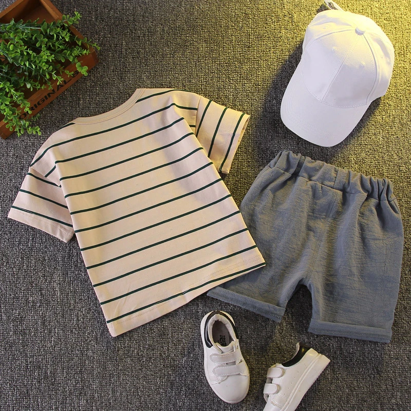 Conjunto de verano bebé a rayas: camiseta y pantalón corto