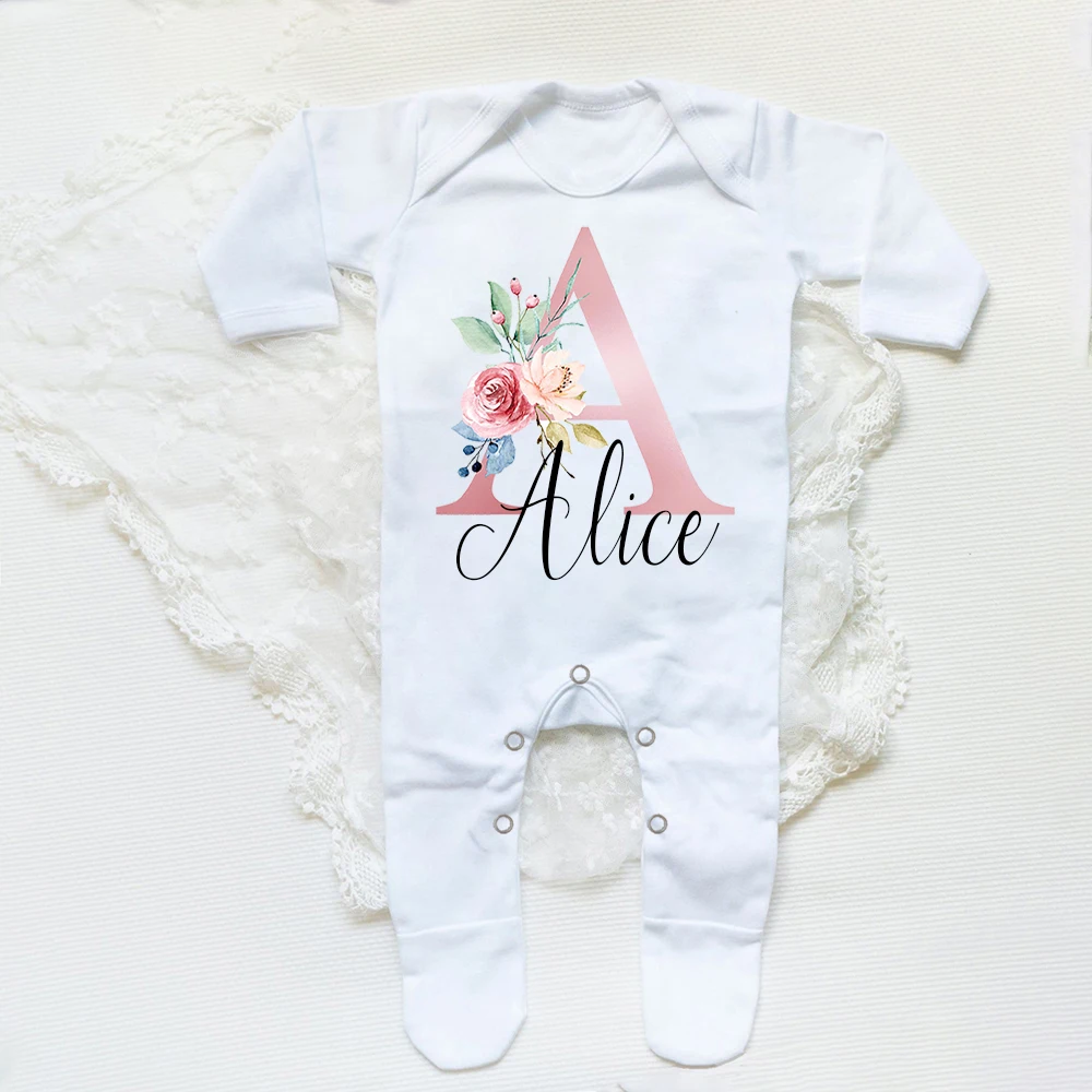 Pijama personalizado de bebé con inicial floral, regalo nacimiento - imagen 3