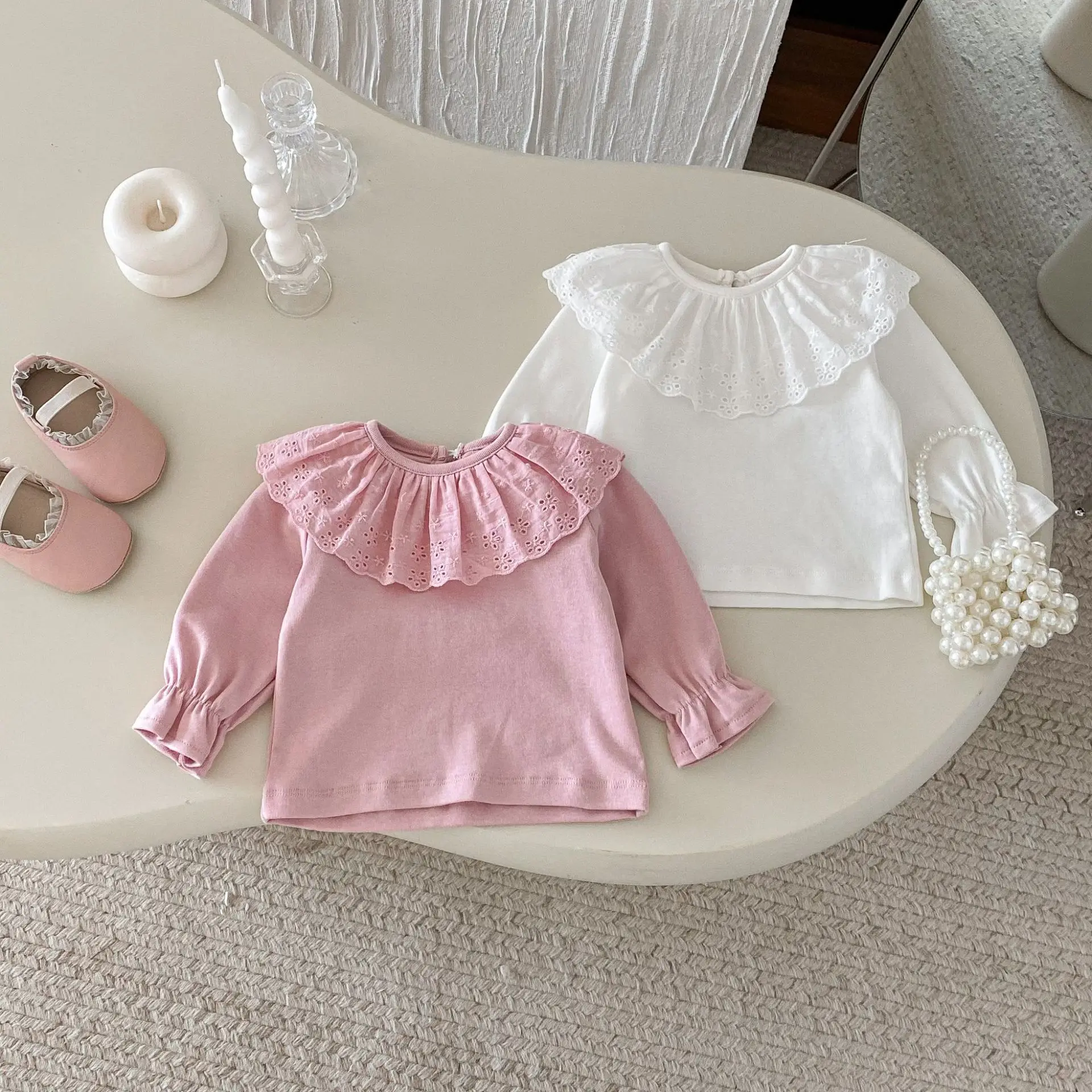 Camisa de encaje kacapreety para bebé en color blanco
