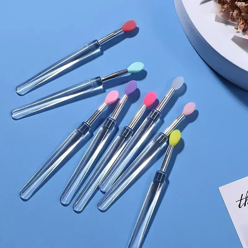 Brochas de maquillaje con tapa para labios y sombra de ojos - imagen 4