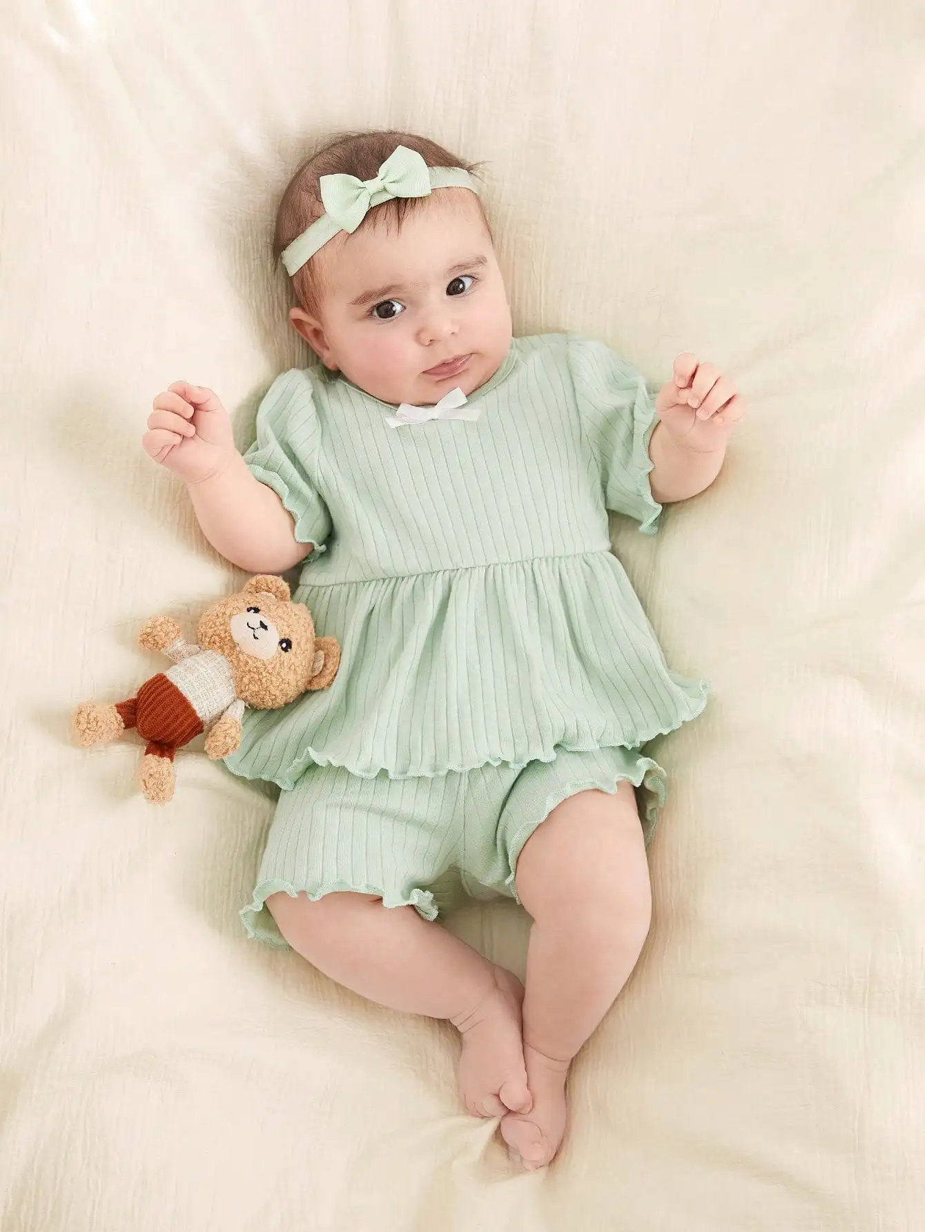 Conjunto bebé verde manga corta
