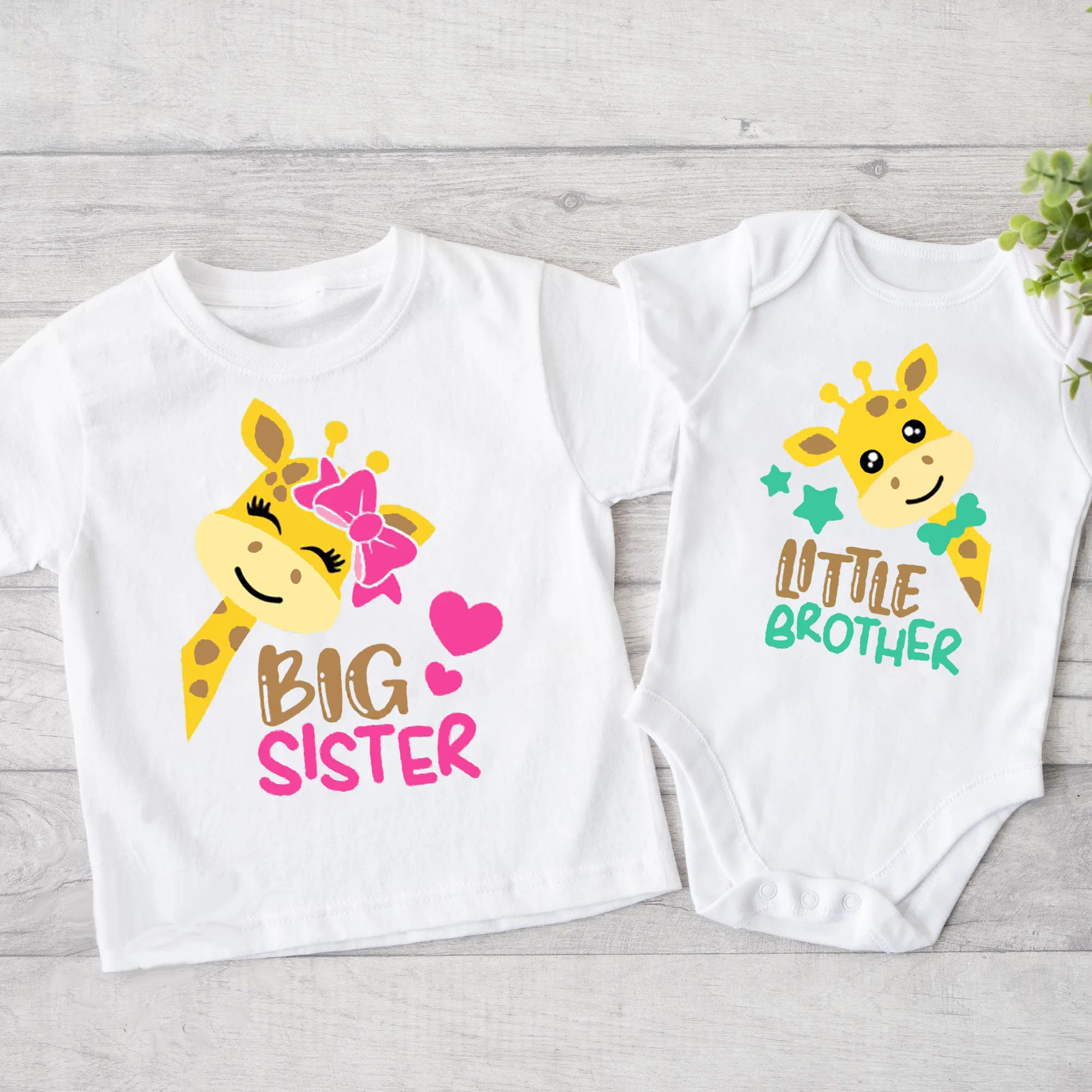 Conjunto familiar con camiseta jirafa para hermana mayor y hermano - imagen 2