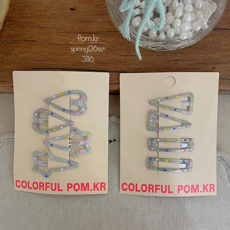 Pinzas con motivos decorativos para peinados rápidos
