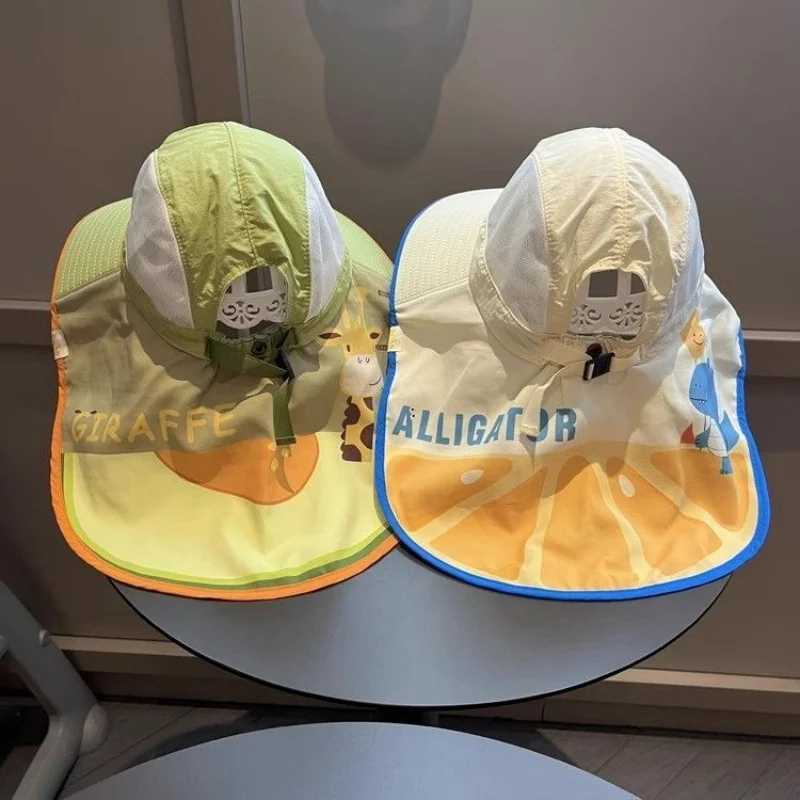 Detalle de ala ancha para mayor cobertura