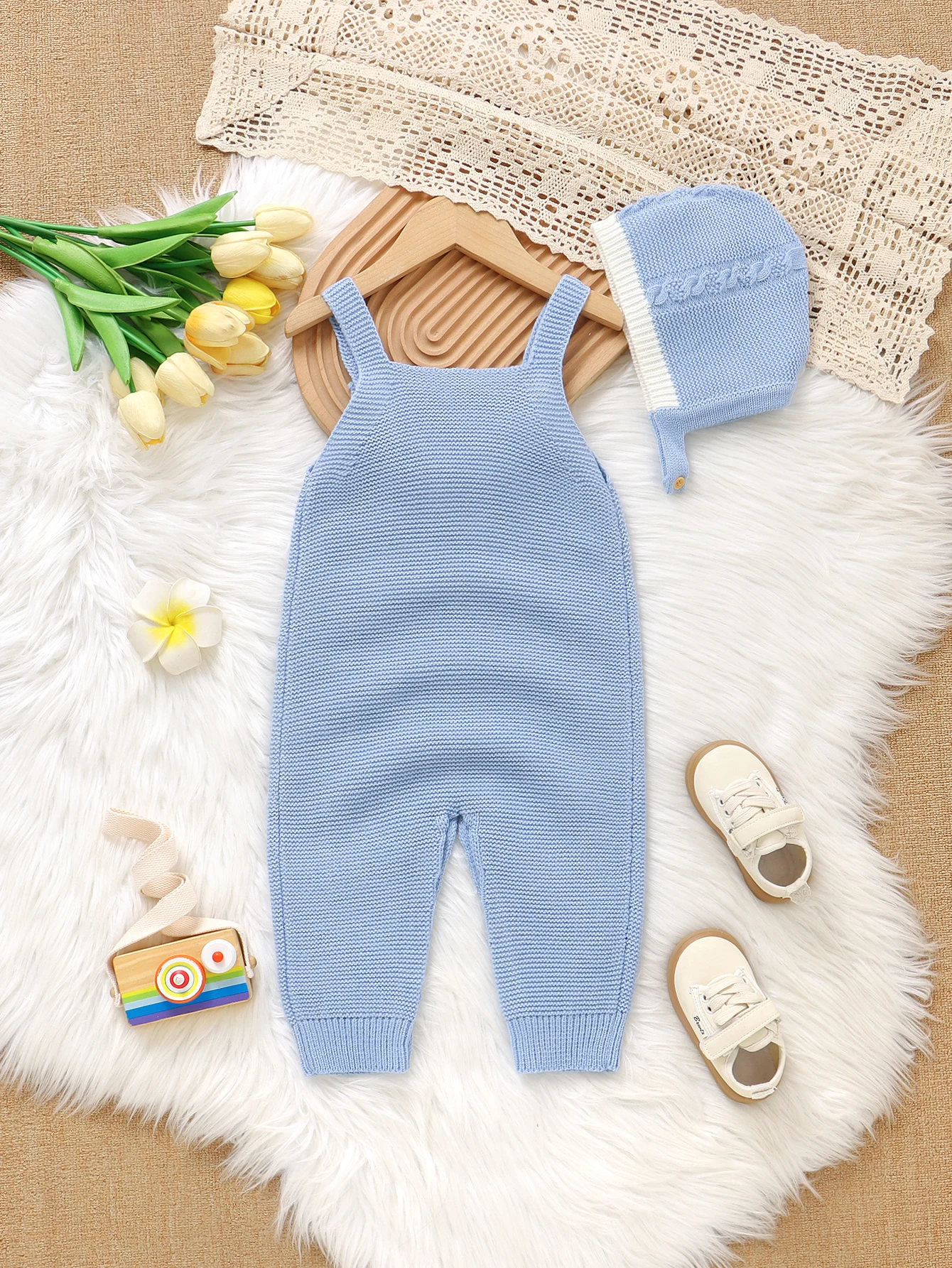 Conjunto de bebé azul sin mangas con tirantes para primavera - imagen 4