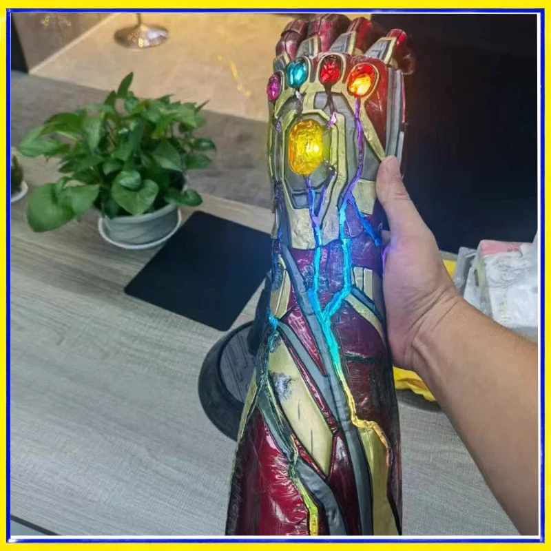 Figura de acción Thanos con Guantelete del Infinito iluminado - imagen 4