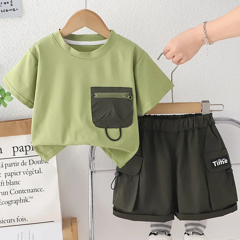 Conjunto veraniego niño pequeño – Pantalón corto y camiseta informal