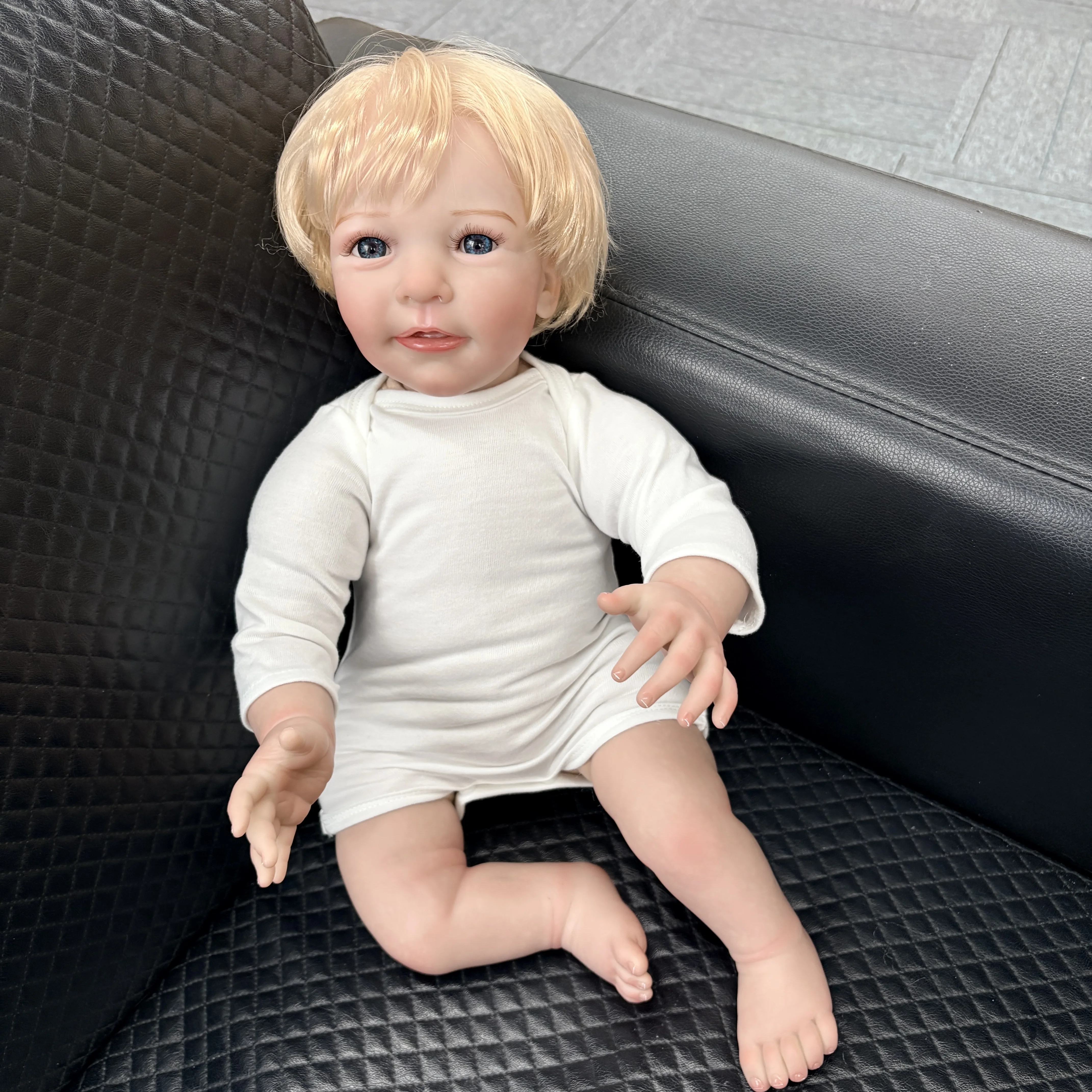 Muñeca Reborn bebé con piel pintada y venas azules visibles - imagen 4