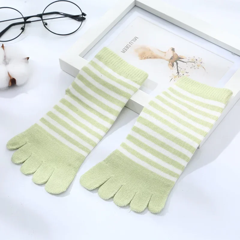Calcetines de cinco dedos de algodón a rayas multicolores para niños - imagen 3