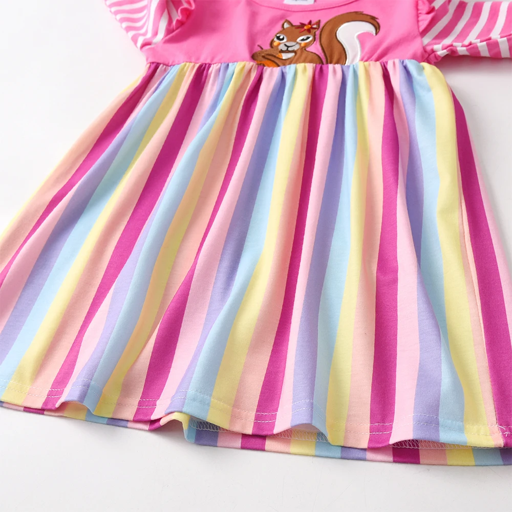 Detalle de costuras del vestido infantil DXTON