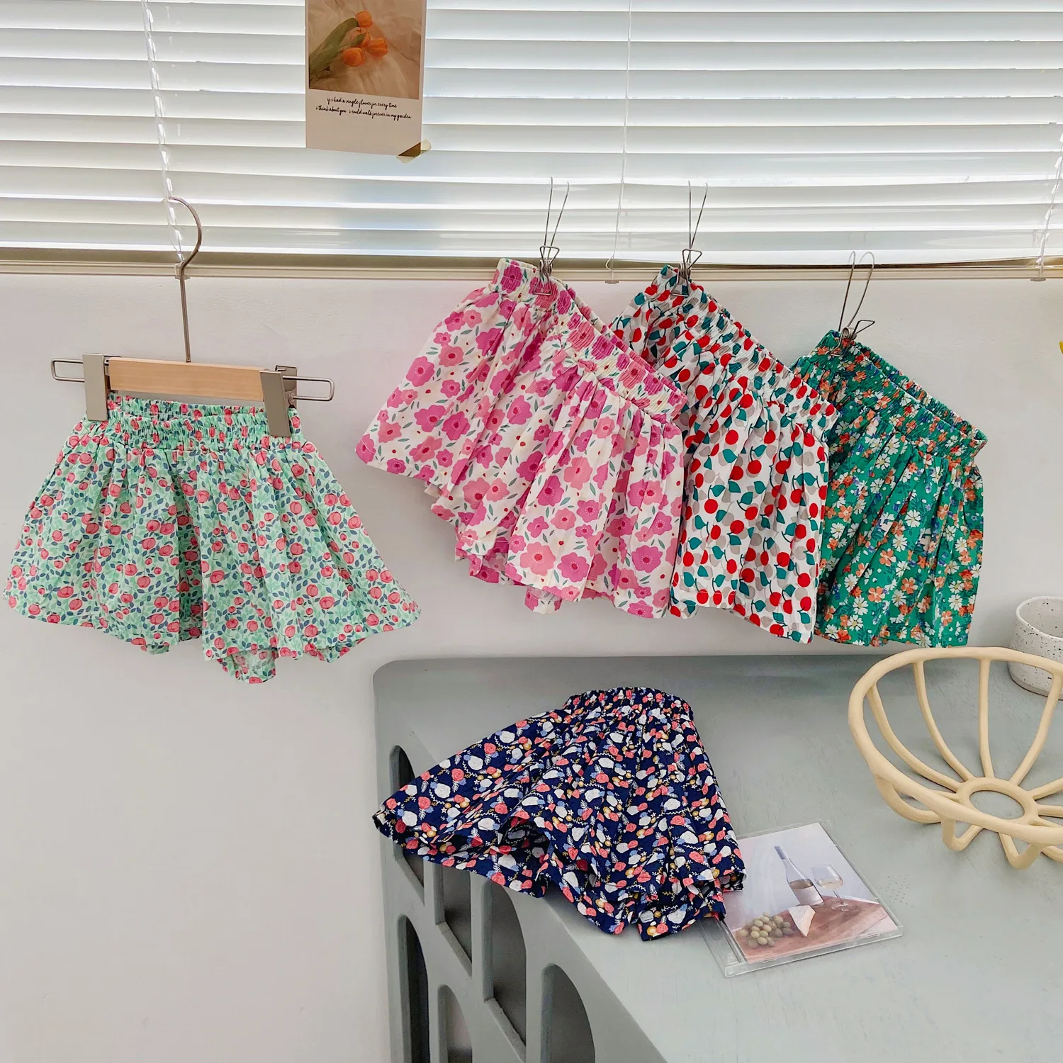 Shorts de verano para niña con volantes - Estampado floral - imagen 2