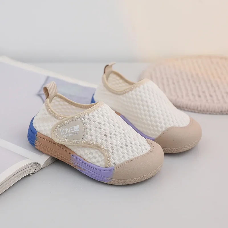 Zapatillas de malla antideslizantes de fondo suave de verano para niños