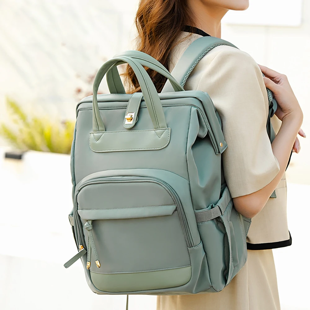 Bolsa de pañales verde salvia con mochila informal y muchos bolsillos - imagen 5