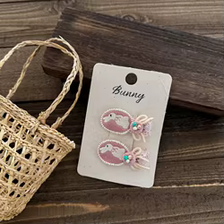 Horquilla de tela con encaje bordado para niña – cabello suelto