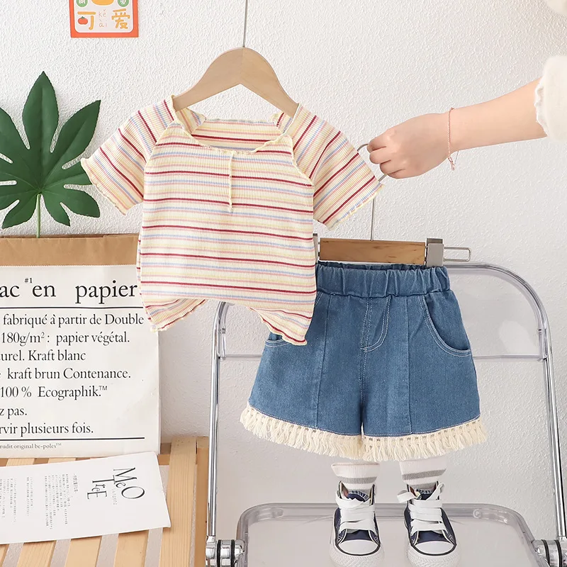 Conjunto de verano para niña a rayas de camiseta y pantalón corto - imagen 2