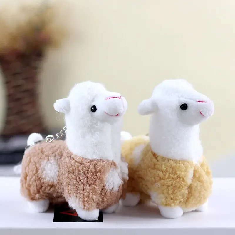 Detalle de la textura suave del peluche de alpaca