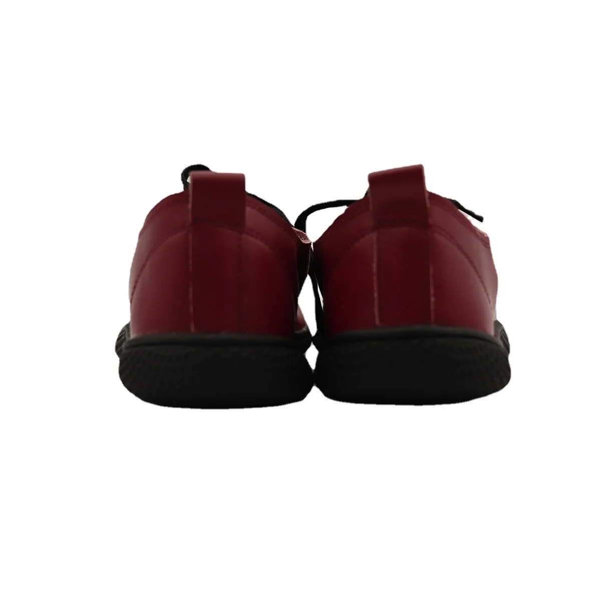 Vista lateral del zapato barefoot en color negro