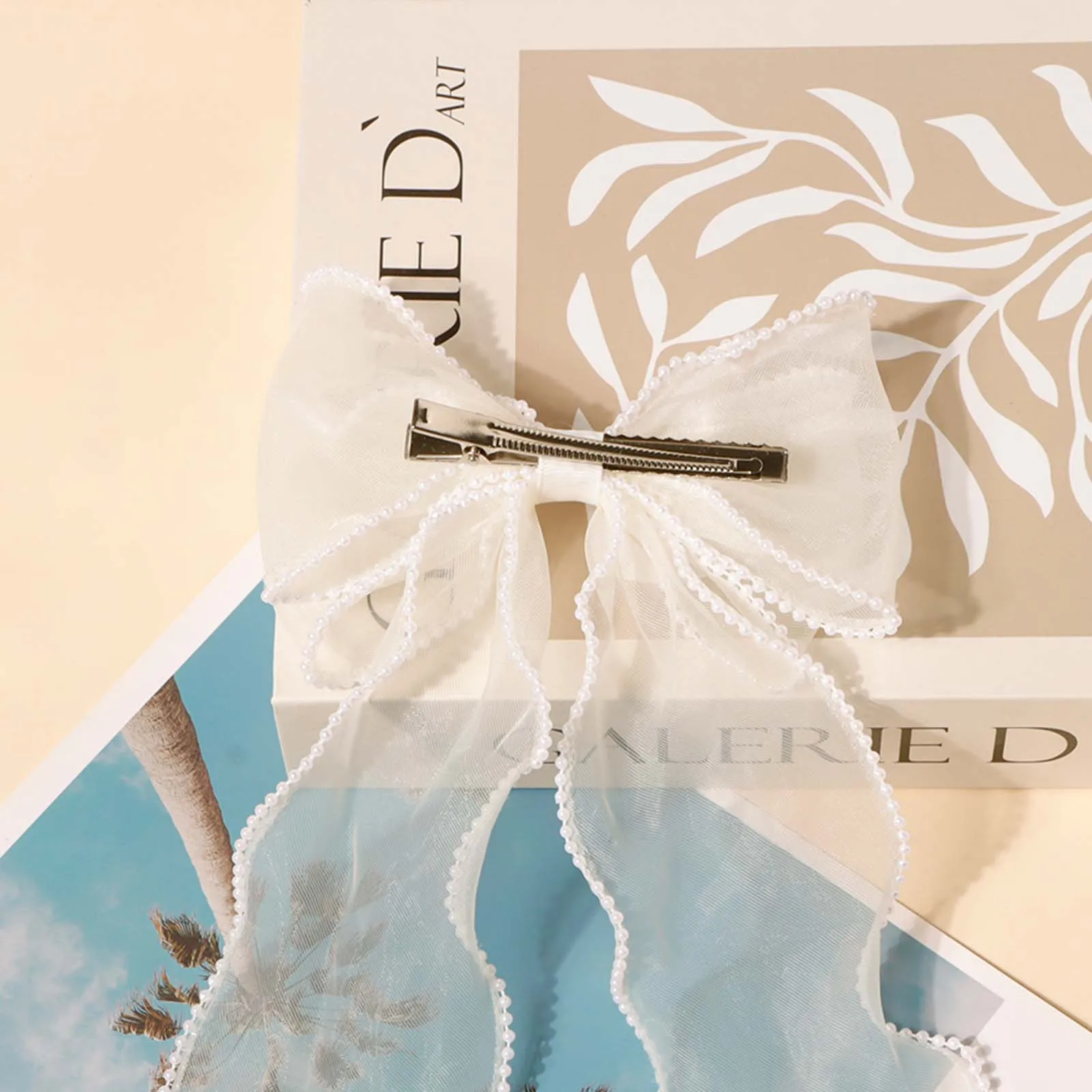 Pinza de pelo encaje beige con lazo para boda en niña - imagen 4