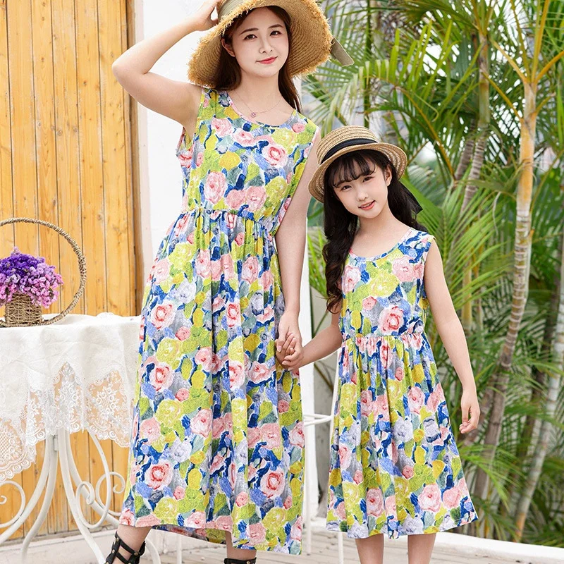 Vestido floral para niña y mamá en tono pastel