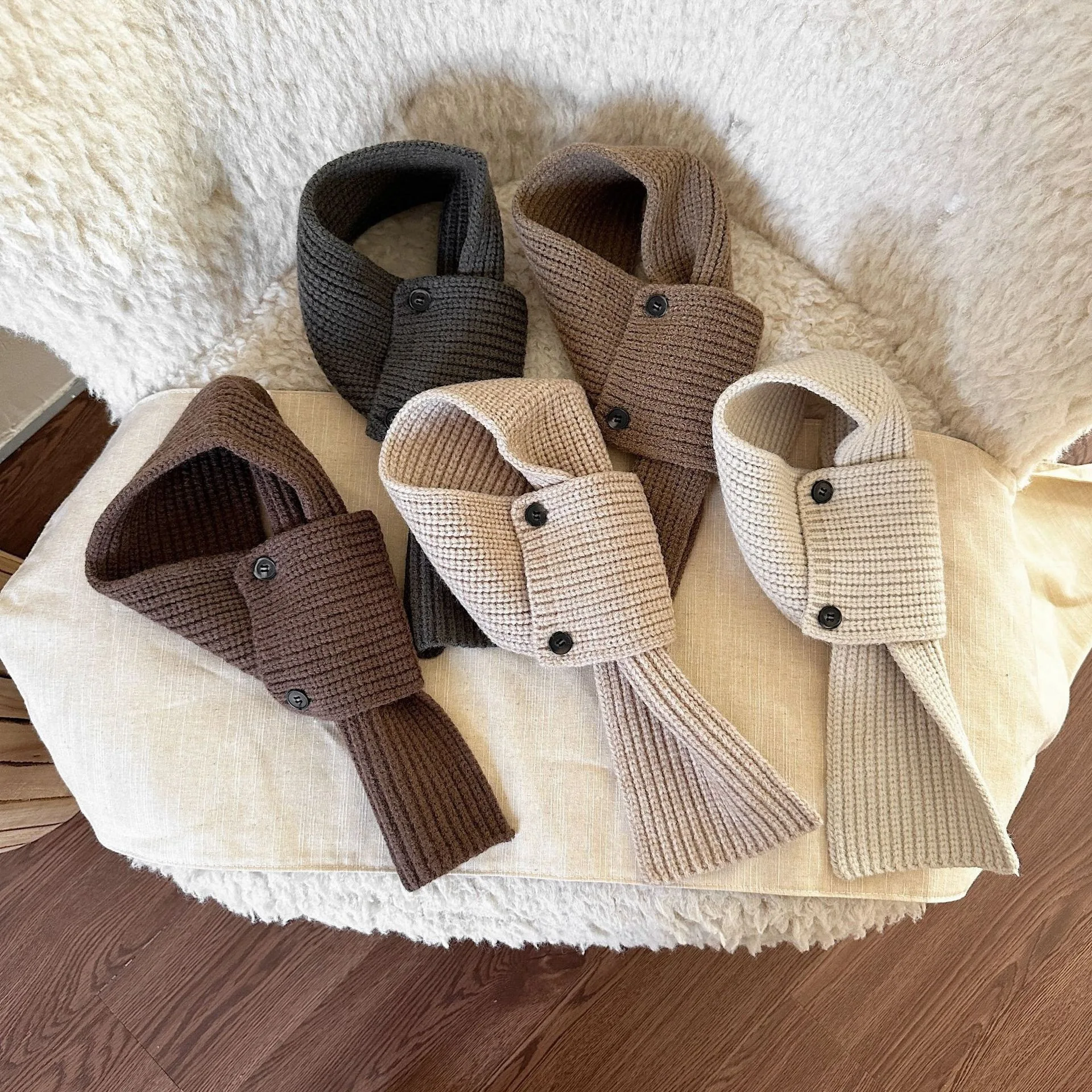 Bufanda coreana con cuello cruzado y botones a presión para niños