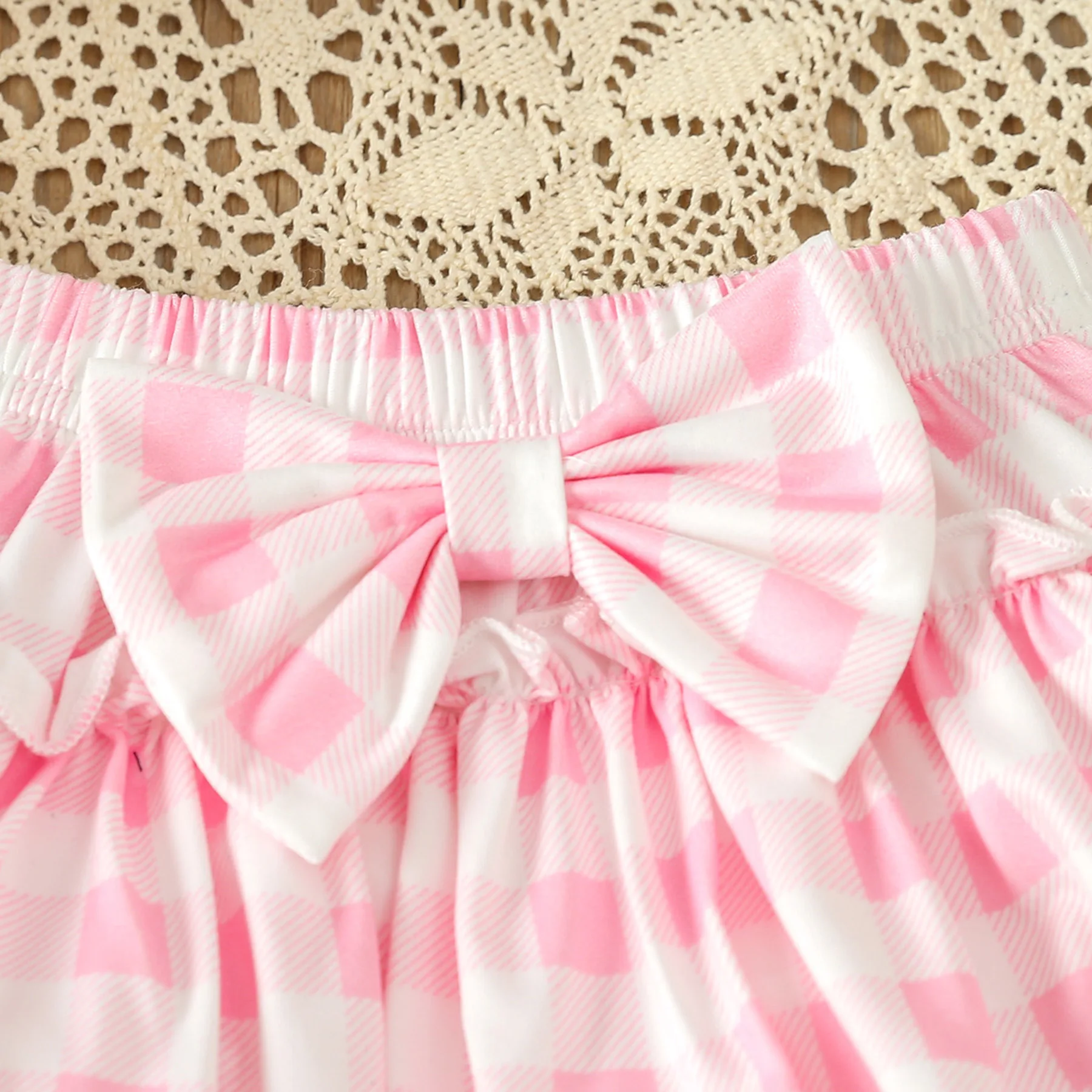Conjunto bebé niña de verano: monos, camiseta y pantalón corto con lazo - imagen 3