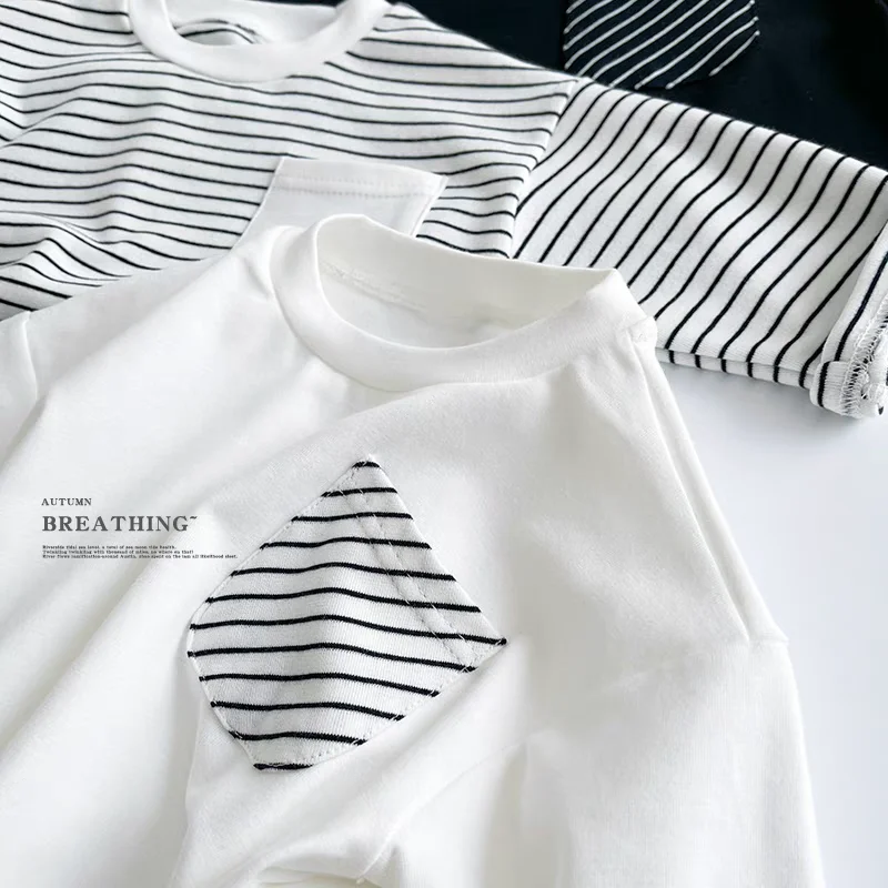 Camiseta de manga larga a rayas con bolsillo y cuello redondo - imagen 5