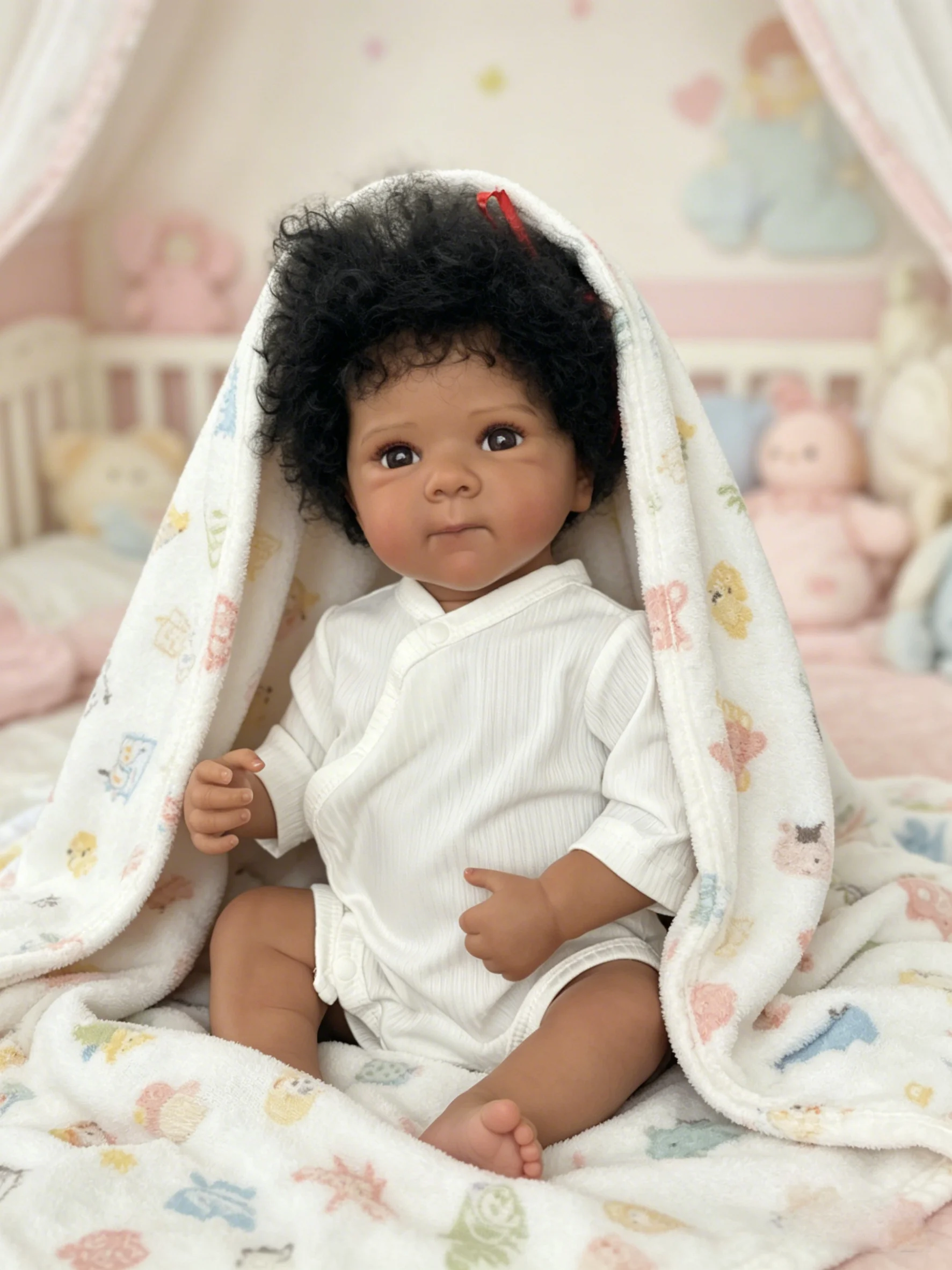 Muñeca reborn Bettie realista de piel oscura, cabello rizado - imagen 3