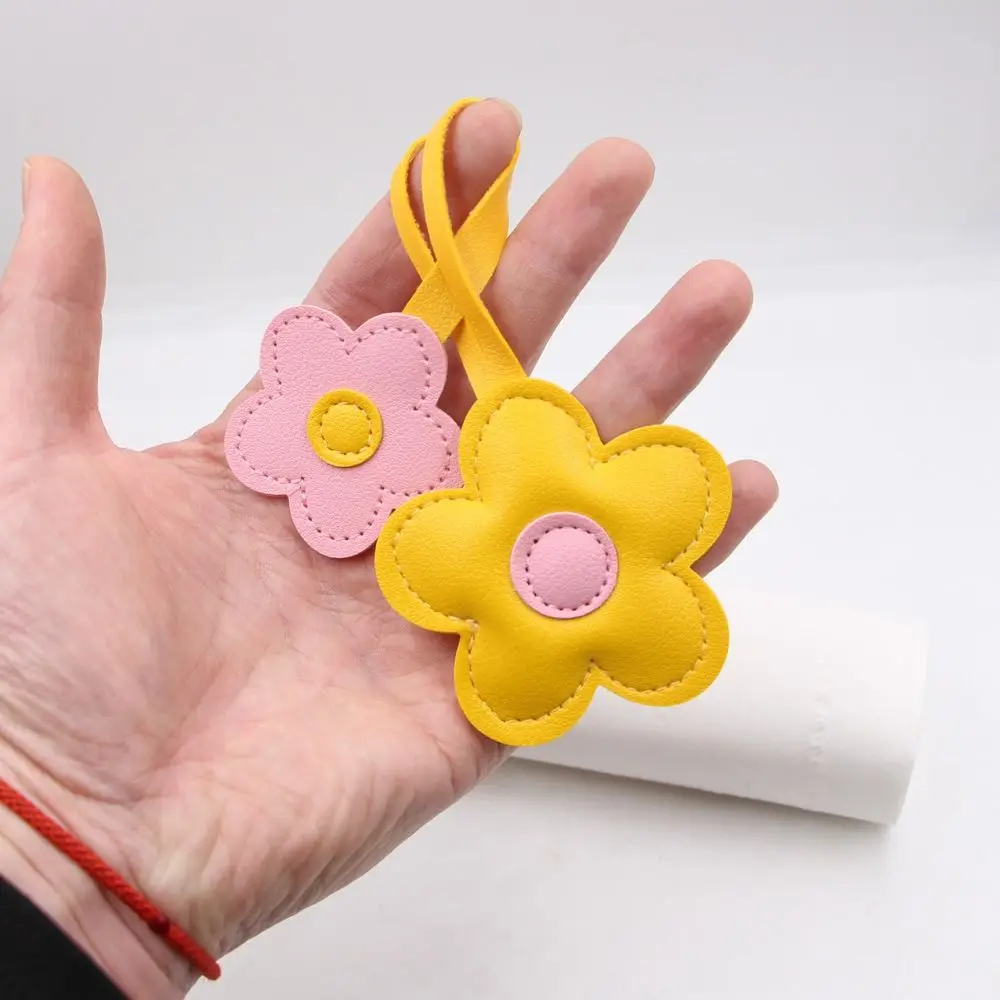 Llavero de cuero PU con girasol y flor de cinco pétalos - imagen 4