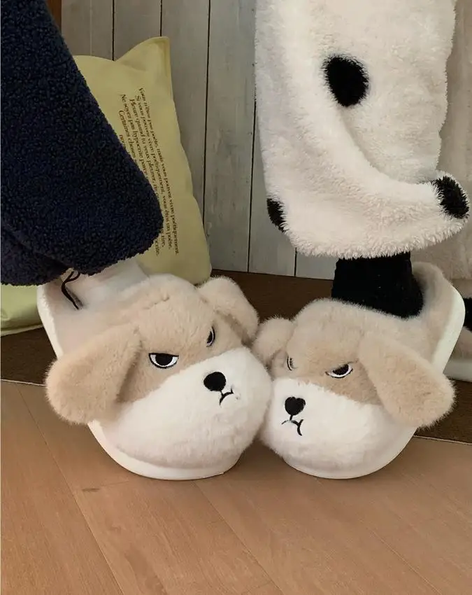 Diseño divertido de perro en las zapatillas
