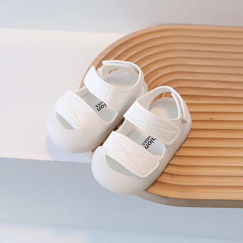 Sandalias adecuadas para días de playa y piscina