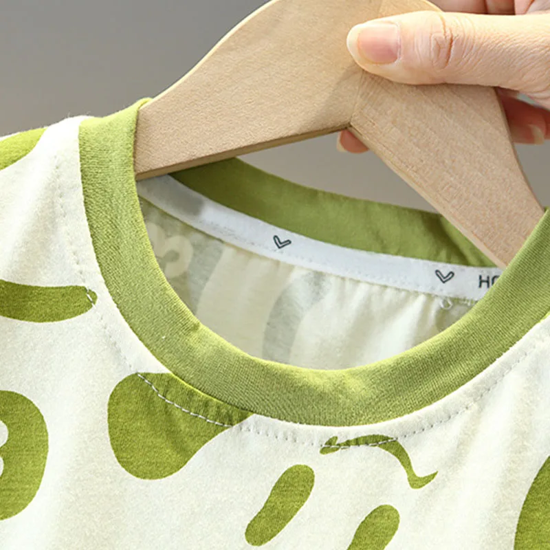 Conjunto verano bebé niño manga corta con estampado y pantalones cortos - imagen 5