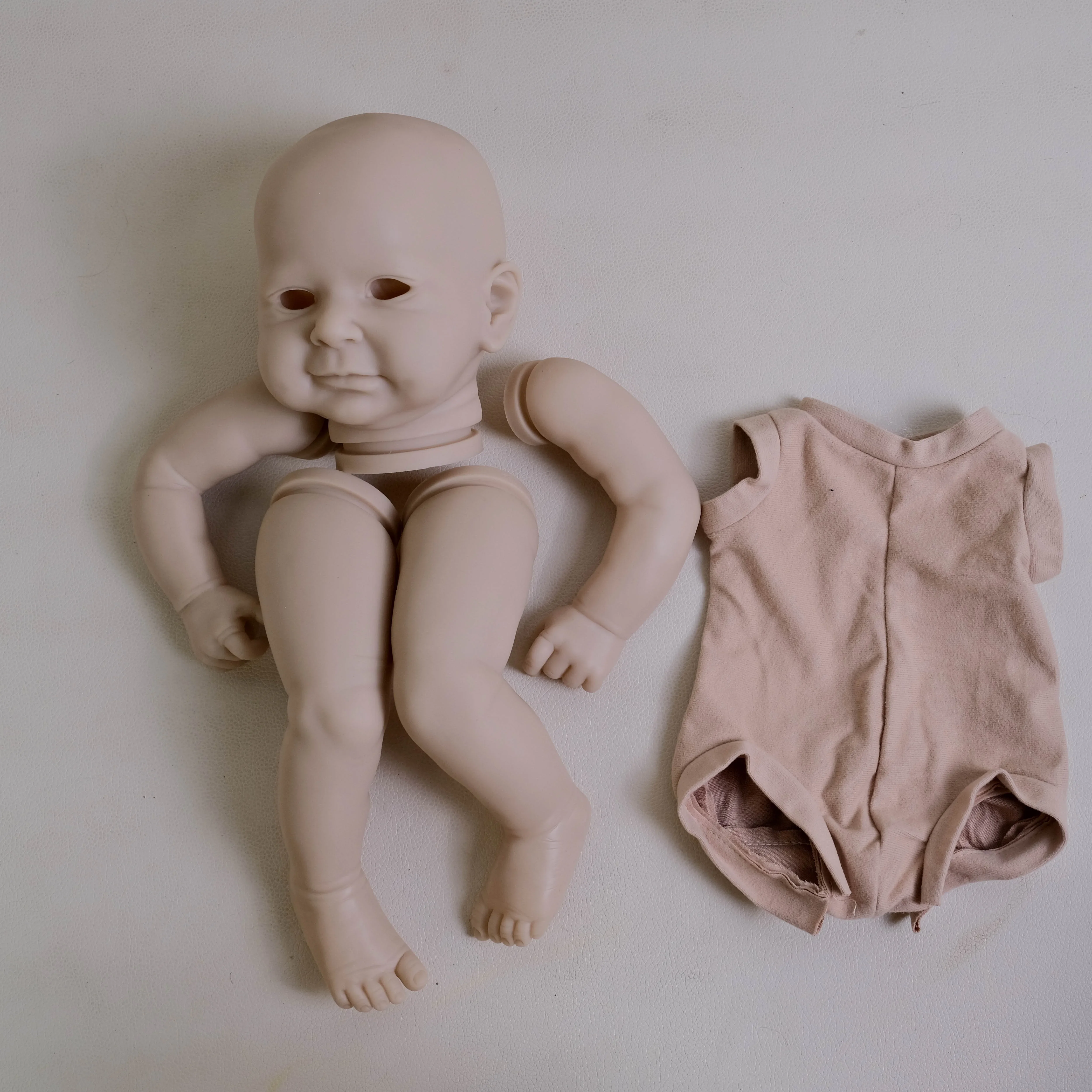 Kit muñeca reborn Bebé Zoe con piezas sin pintar, hazlo tú mismo - imagen 4