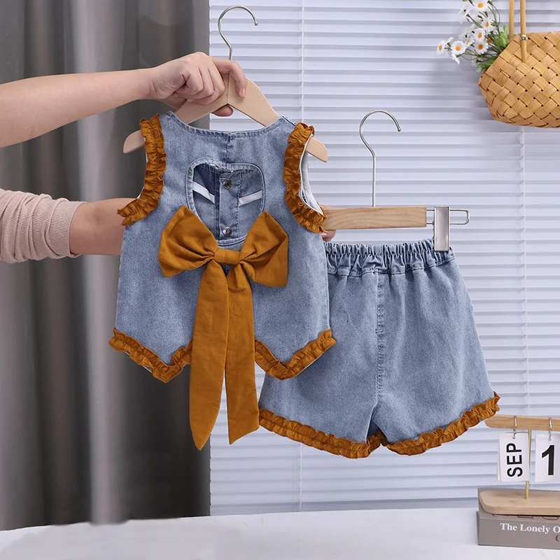 Conjunto de verano niña chaleco lazo corazón hueco y shorts vaquero - imagen 2