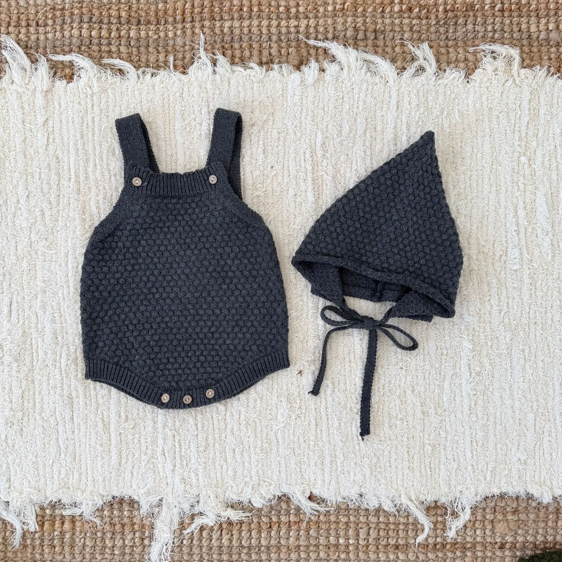 Mono de punto para bebé con gorro – Traje de graduación