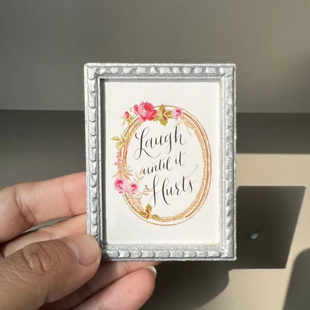 Decoración para casa de muñecas miniatura con mural pintado - imagen 3
