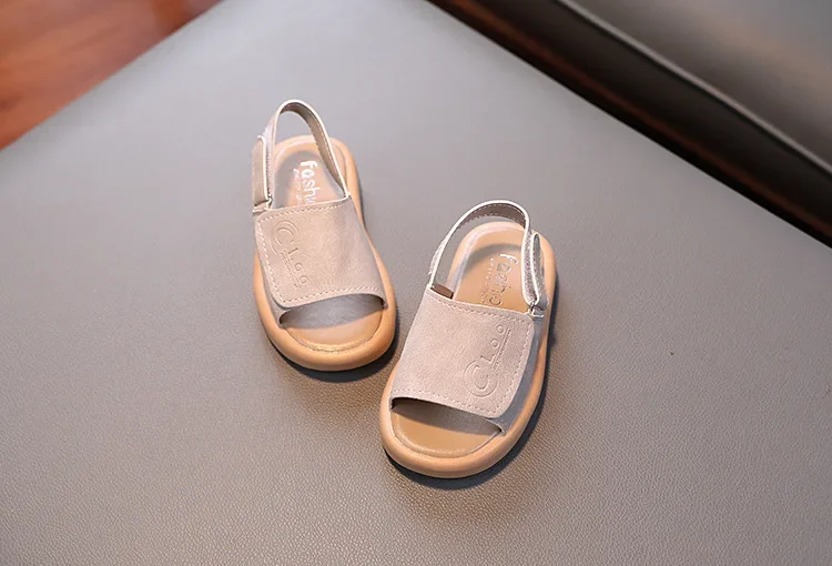 Sandalias para niñas con acabado mate