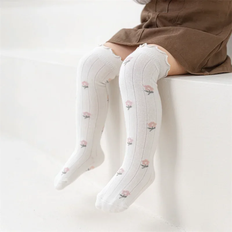 Calcetines florales de algodón suave para recién nacido – estilo retro - imagen 3