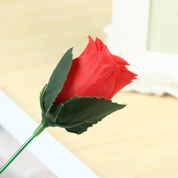 Truco de magia antorcha con llama que cambia a rosa para San Valentín