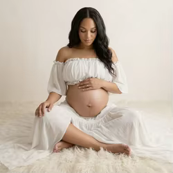 Vestido de maternidad para fotos de estudio con hombros descubiertos