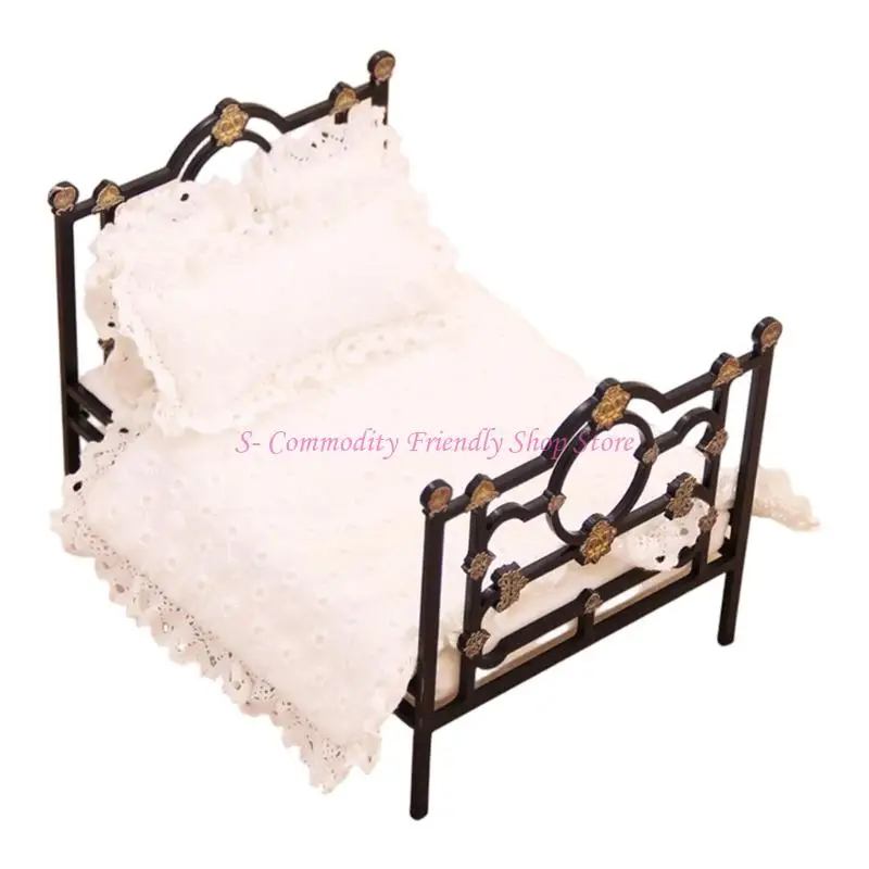 Cama en miniatura para casas de muñecas con decoración - imagen 5