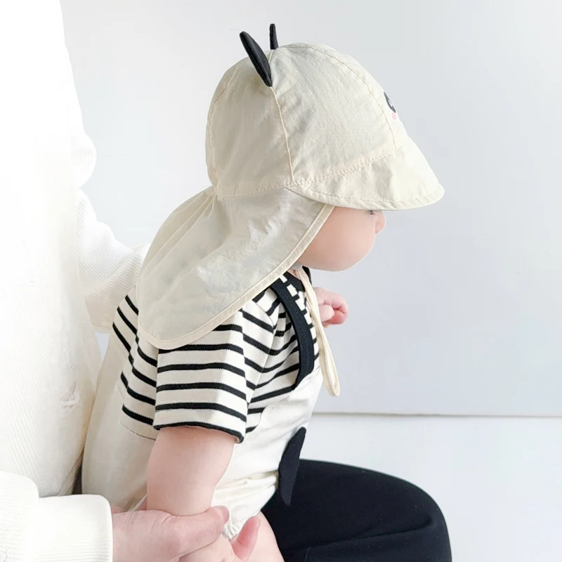 Gorra bebé con protección cuello, dibujos animados y visera - imagen 3