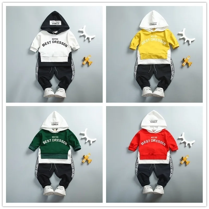 Pantalones informales para niño en color verde